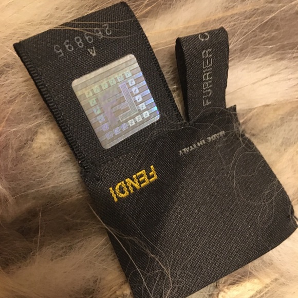 Fendi Fox fur shawl - Picture 5 of 6